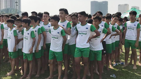 1500 thí sinh thi tuyển vào Học viện bóng đá NutiFood-JMG