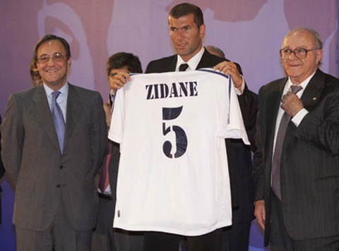 Thương vụ Zidane sang Real là cột mốc đánh dấu sự suy giảm của Serie A