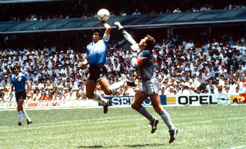 Maradona và bàn thắng gây tranh cãi vào lưới tuyển Anh