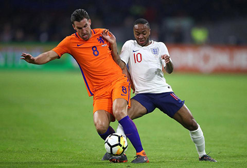 ĐT Anh vẫn phải sử dụng trái bóng do Nike sản xuất ở trận giao hữu với ĐT Hà Lan