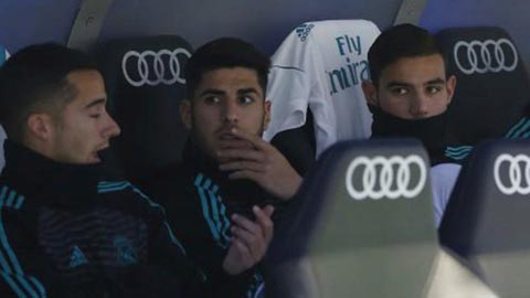 Asensio (ở giữa) là một tài năng điển hình đang bị Real Madrid bỏ phí trên băng ghế dự bị