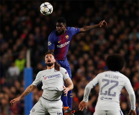 Umtiti (trên) đang chơi tốt nhưng lại đòi rời Barca vì lương thưởng