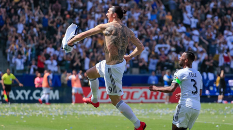 Ibrahimovic tỏa sáng với bàn thắng ở trận đấu ra mắt L.A Galaxy