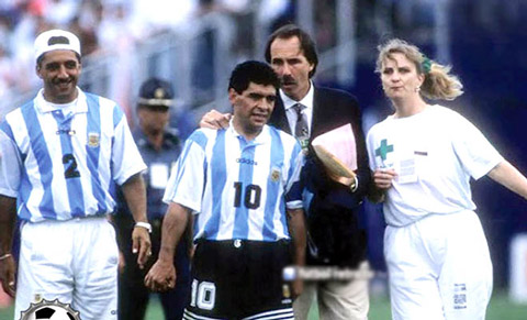 Maradona chia tay World Cup theo cái cách cay đắng nhất có thể
