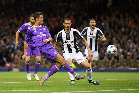 Ronaldo luôn biết cách qua mặt hậu vệ đối phương nhờ khả năng bứt tốc
