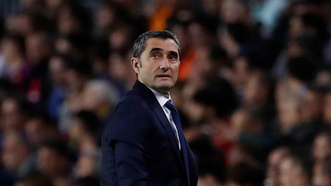 Valverde chưa vội nghĩ đến 'cú ăn ba', HLV Roma chỉ trích trọng tài