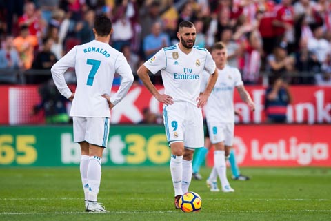 Việc Real thường đá với sơ đồ 4-4-2 khiến Bale không có cơ hội sát cành cùng Benzema và Ronaldo