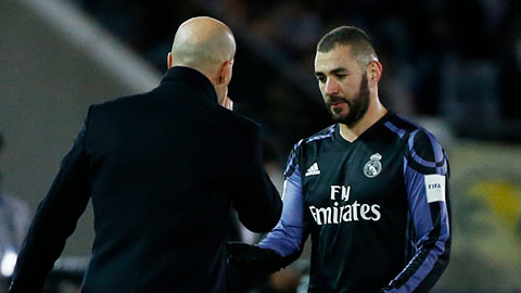 HLV Zidane làm khó mình vì quá tin Benzema