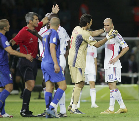 Zidane chấm dứt sự nghiệp bằng cú thiết đầu công, cũng vì thế khoảnh khắc ấy trở thành kinh điển