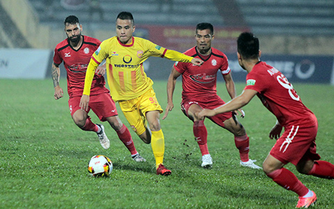 Nam Định tiếp tục nhận trận thua thứ 4 kể từ đầu mùa giải - Ảnh: Phan Tùng 