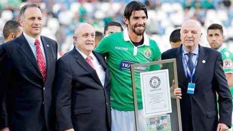 Cựu tiền đạo ĐT Uruguay lập kỷ lục Guinness về chuyển nhượng