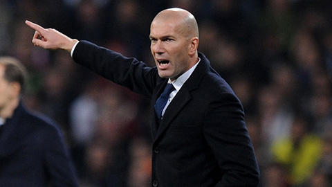 Zidane nổi cáu khi Real bị gọi là kẻ trộm