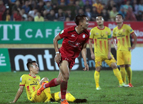 Trong một chiều hàng thủ chơi đầy kỷ luật, hàng công thi đấu thăng hoa, TP.HCM đã có được chiến thắng 3-1 trước Nam Định. 