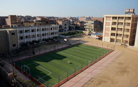 Trường cũ được Salah trang bị một sân bóng hiện đại