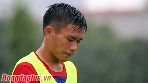 Hậu vệ trụ cột của U19 Việt Nam bị mẻ xương cột sống