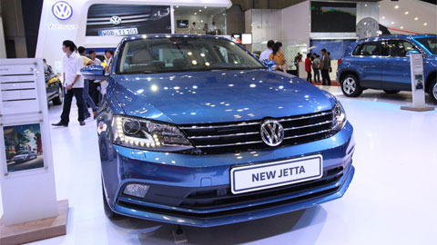 Volkswagen Jetta giảm giá hàng trăm triệu đồng, ‘quyết chiến’ Corolla Altis