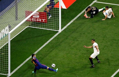 Suarez ghi bàn mở tỷ số cho Barca từ phút 14