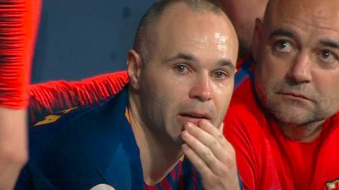 Chung kết Cúp Nhà Vua: Iniesta bật khóc khi rời sân