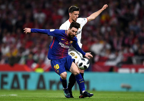 Messi đã che phủ hoàn toàn Sevilla