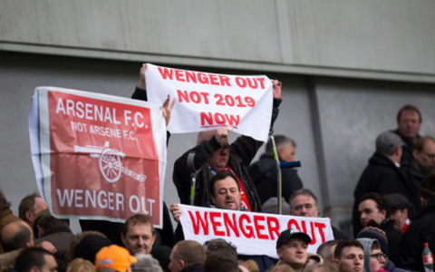 Một bộ phận CĐV Arsenal muốn Wenger rời đi
