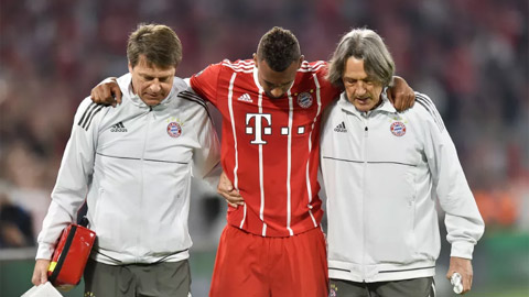 Bayern lo lắng với chấn thương của Boateng, Robben & Martinez
