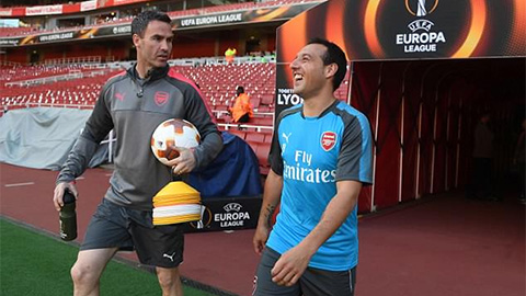 Cazorla bất ngờ trở lại tập luyện tại Arsenal