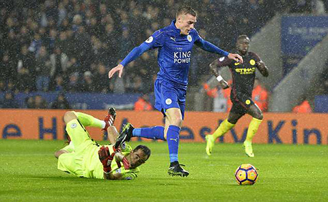 Man City từng thảm bại trước Leicester