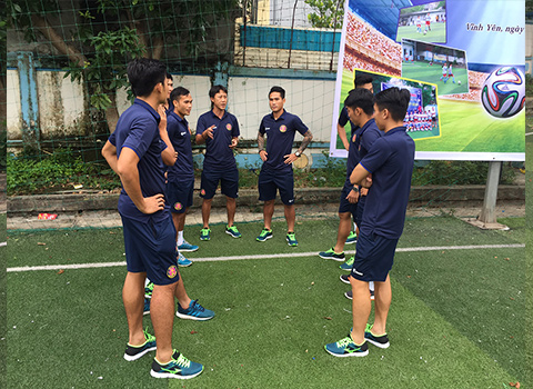 Nhận lời mời của người đồng đội cũ một thời, các thành viên của Sài Gòn FC, bao gồm cả hai trợ lý Nguyễn  Thành Công và Nguyễn Tuấn Phong đã về Vĩnh Phúc giao lưu với các em nhỏ tại Trung tâm Soccer Community Ocean 