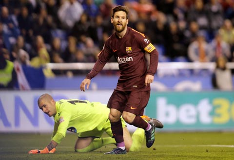 Messi lại tỏa sáng với cú hat-trick bàn thắng vào lưới Deportivo