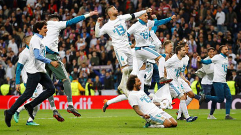 Các cầu thủ Real ăn mừng chiến thắng với con số 13 như để hướng đến chức vô địch thứ 13 trong lịch sử