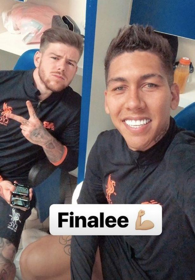 Moreno và Firmino tươi cười sau trận đấu với Roma