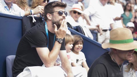 Pique đi xem giải tennis Barcelona Open với các con mà không có Shakira đi cùng