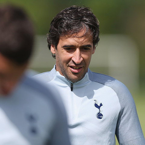 Raul tập luyện tại Tottenham để duy trì thể lực
