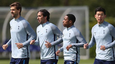 'Chúa nhẫn' Raul bất ngờ xuất hiện tại Tottenham