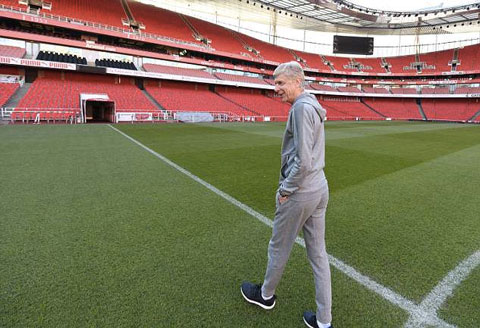 Wenger dường như không có sự chuẩn bị chu đáo nhất cho ngày cuối cùng ở Emirates