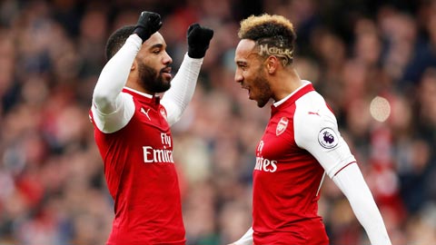 Lacazette và Aubameyang là hy vọng cho mùa sau của Arsenal