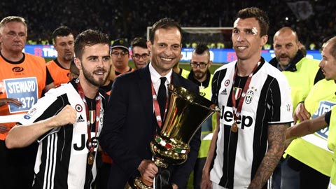 pTrong 3 mùa giải qua tại Juventus, HLV Allegri đều giành cú đúp quốc nội