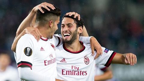 pDưới thời Gattuso, Calhanoglu (phải) đã có 6 bàn và 10 kiến tạo trên mọi đấu trường