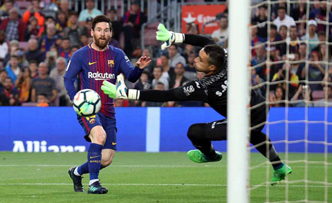 Messi ghi bàn nhờ đường chuyền tinh tế của Iniesta