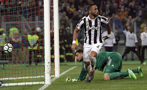 Benatia mở đầu bữa tiệc cho Juventus