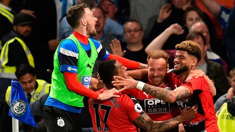 Huddersfield trụ hạng thành công