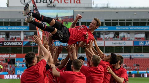 Kiessling chia tay Leverkusen trong nước mắt