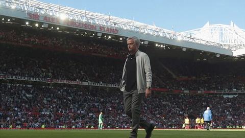 Mourinho nhận nhiều chỉ trích vì lối chơi thiếu cống hiến mà ông áp dụng cho M.U