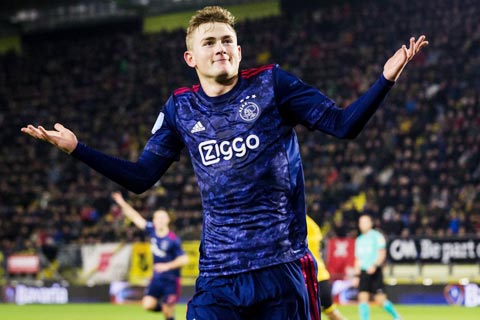 Mới 18 tuổi nhưng De Ligt đã là trụ cột của Ajax