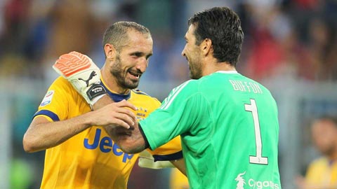 Chiellini sẽ được nhận tấm băng đội trưởng Juventus từ tay Buffon sau khi thủ thành này rời đi vào Hè 2018