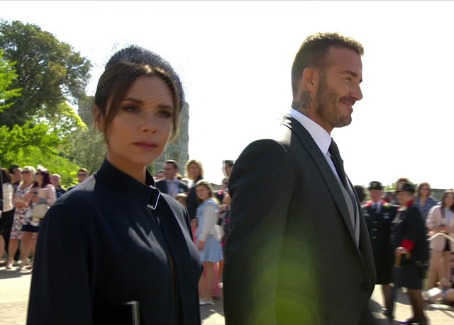 Vợ chồng David Beckham và Victoria xuất hiện với tư cách là hiệp sĩ hoàng gia Anh