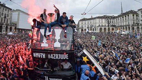 Chùm ảnh: Juventus diễu hành ăn mừng chức vô địch Serie A