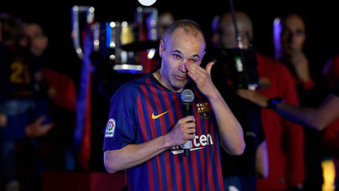 Khoảnh khắc nghẹn ngào ở buổi lễ Andres Iniesta chia tay Barca