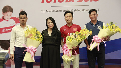 Rời V.League, HLV Huỳnh Đức 'gõ đầu trẻ'