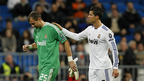 Jerzy Dudek: 'Ronaldo chuyên nghiệp nhưng ích kỷ'